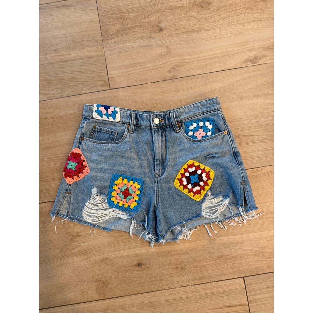 Blank NYC The Barrow Crochet Patch Distressed Denim Shorts Light Wash Size 30